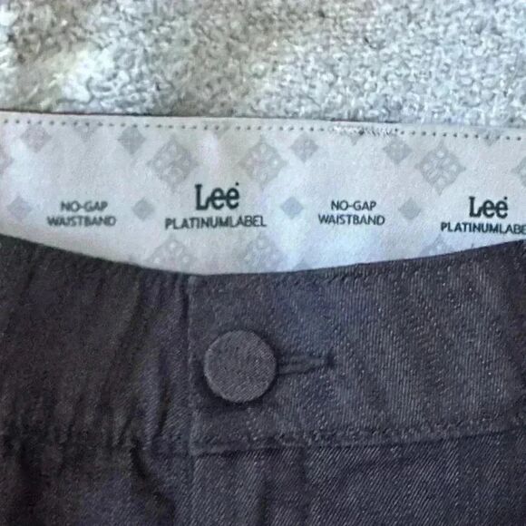 Vintage Lee Trouser jean in chocolate brown. Taperd legs Western for Fall! - Picture 7 of 8